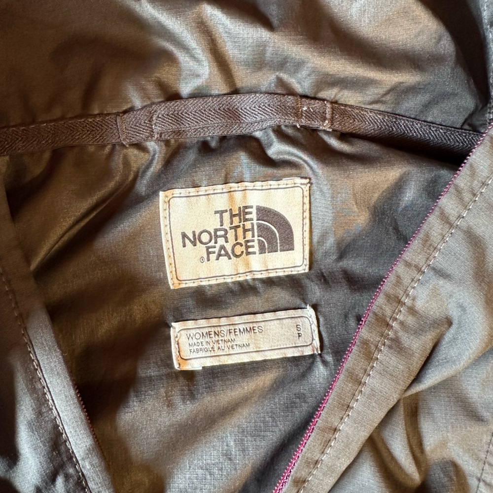 The North Face Pink and Black Jacket women’s size small. - Picture 7 of 10